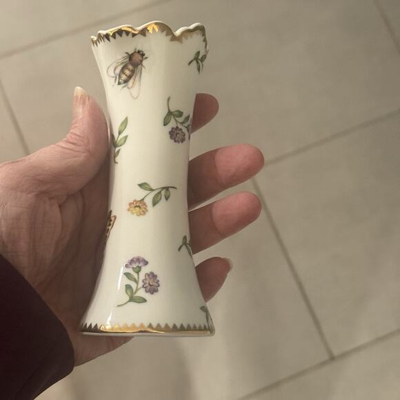 Reflections by I. Godinger & Co. , Set of 3 vases, White Floral Pattern, In Box - Picture 8 of 9